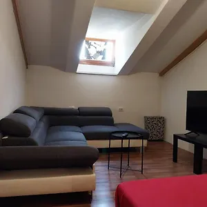 https://sarah-apartments.primorje-gorskikotar.com